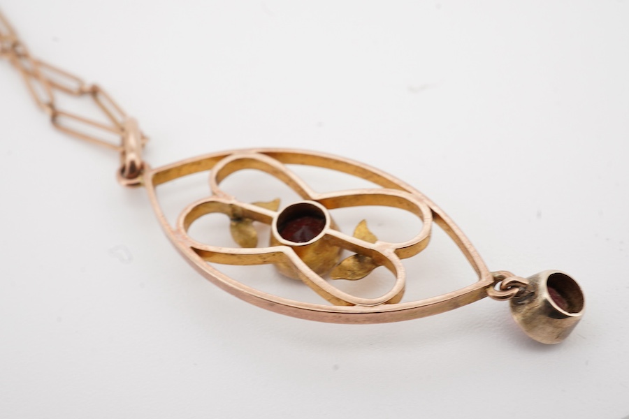 An Edwardian garnet necklace, early 20th century